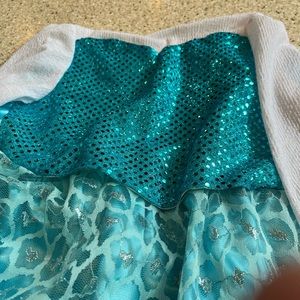 Elsa costume, homemade with cape.  Very pretty material, fits sizes 5-8